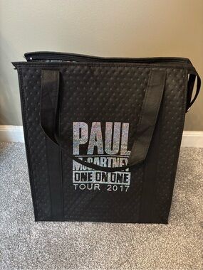 UNUSED Paul McCartney One On One Tour 2017 Insulated Zippered Bag The Beatles